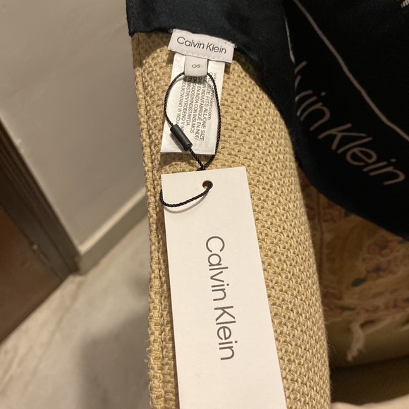 Calvin Klein big square scarf - Picture 5 of 8